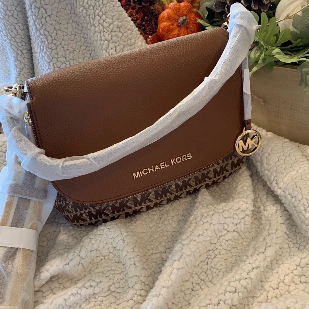 MK medium shoulder bag